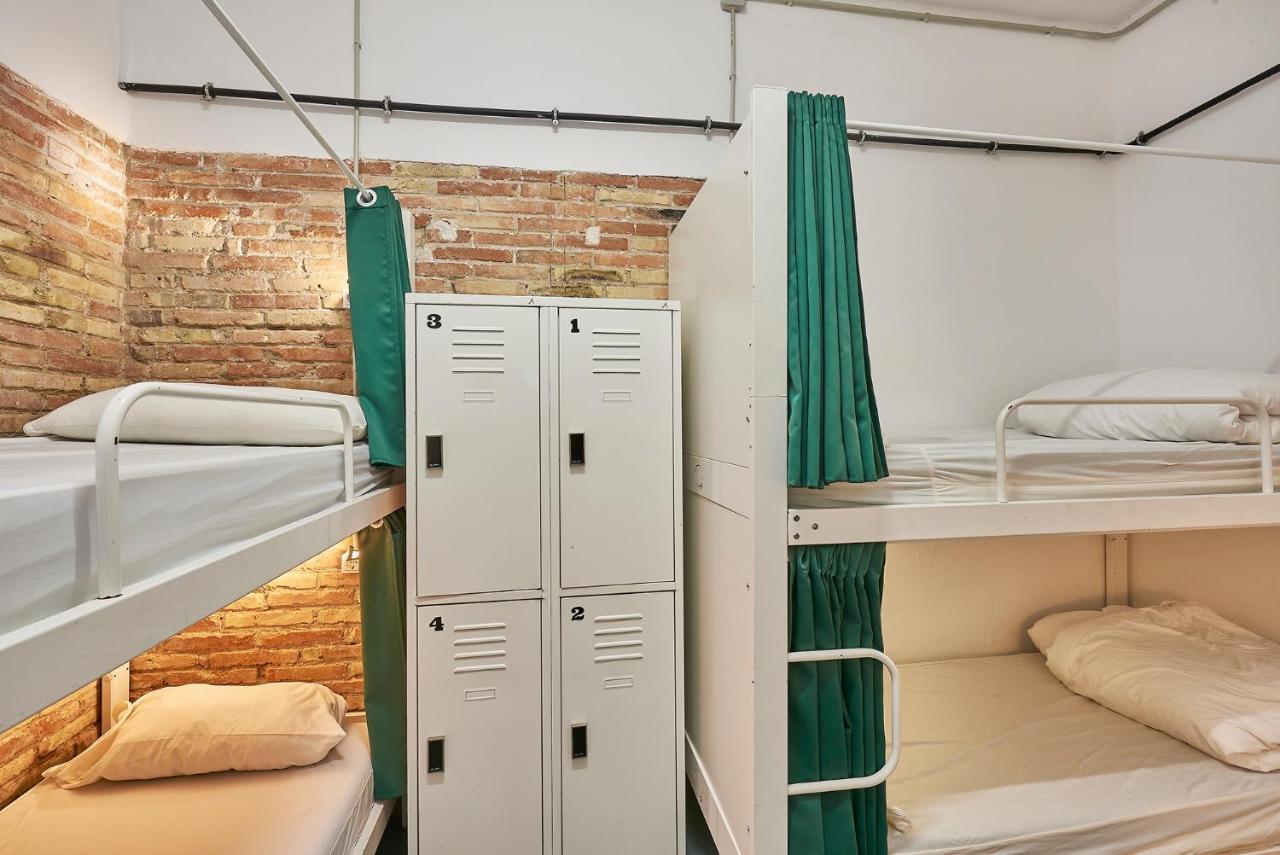 Hola Hostal Collblanc Оспиталет-де-Льобрегат Экстерьер фото