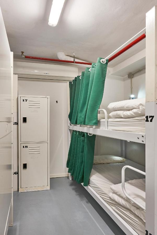 Hola Hostal Collblanc Оспиталет-де-Льобрегат Экстерьер фото
