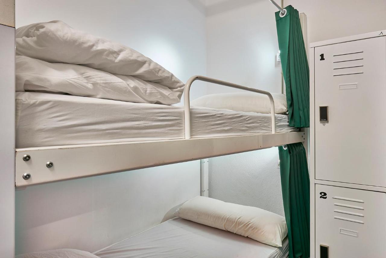 Hola Hostal Collblanc Оспиталет-де-Льобрегат Экстерьер фото