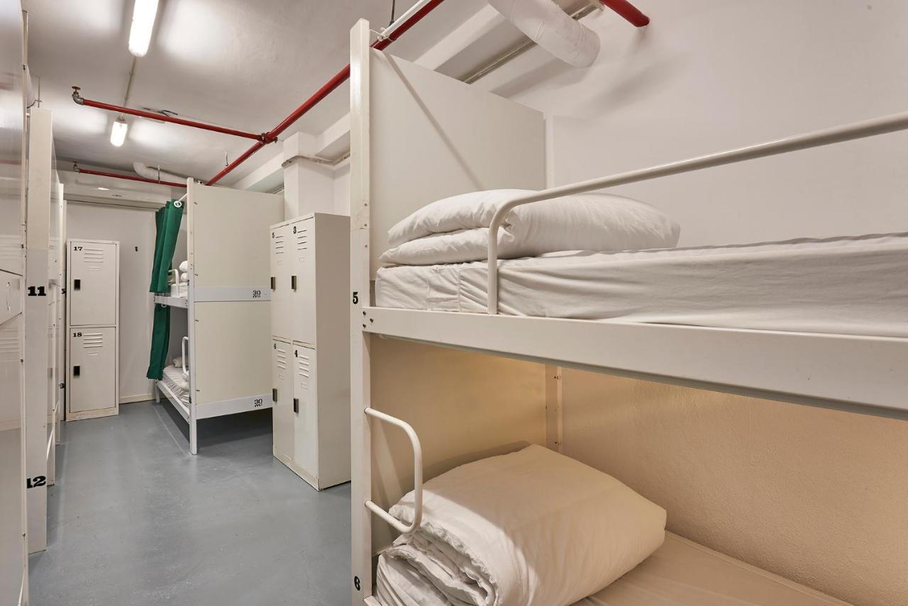 Hola Hostal Collblanc Оспиталет-де-Льобрегат Экстерьер фото