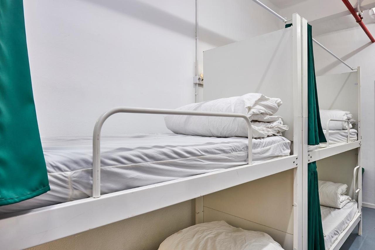 Hola Hostal Collblanc Оспиталет-де-Льобрегат Экстерьер фото