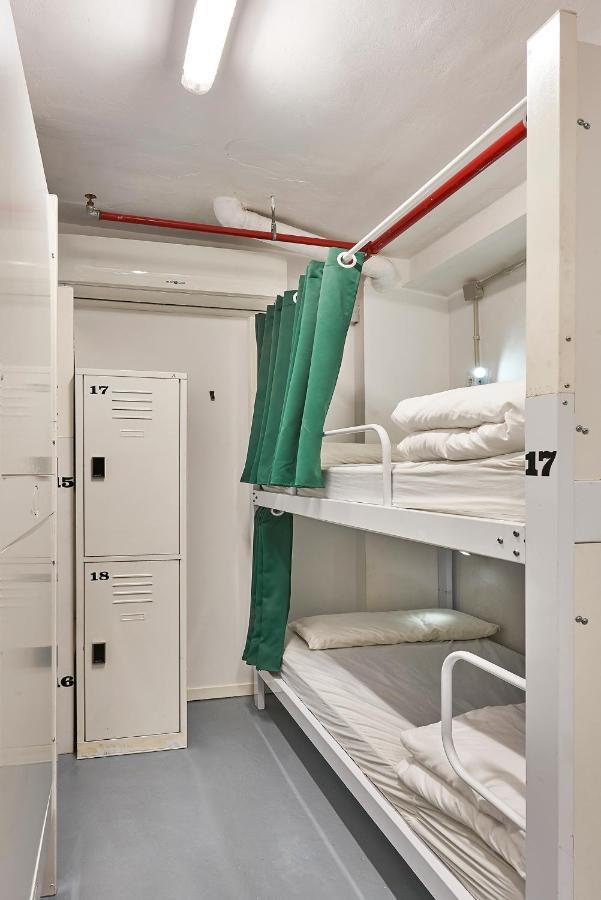 Hola Hostal Collblanc Оспиталет-де-Льобрегат Экстерьер фото