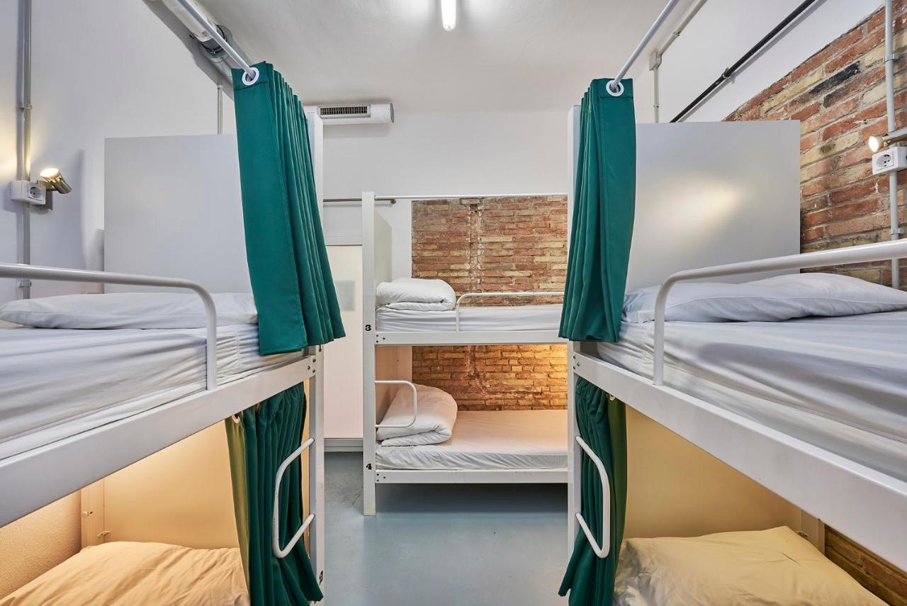 Hola Hostal Collblanc Оспиталет-де-Льобрегат Экстерьер фото