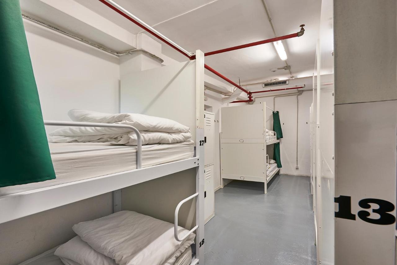 Hola Hostal Collblanc Оспиталет-де-Льобрегат Экстерьер фото