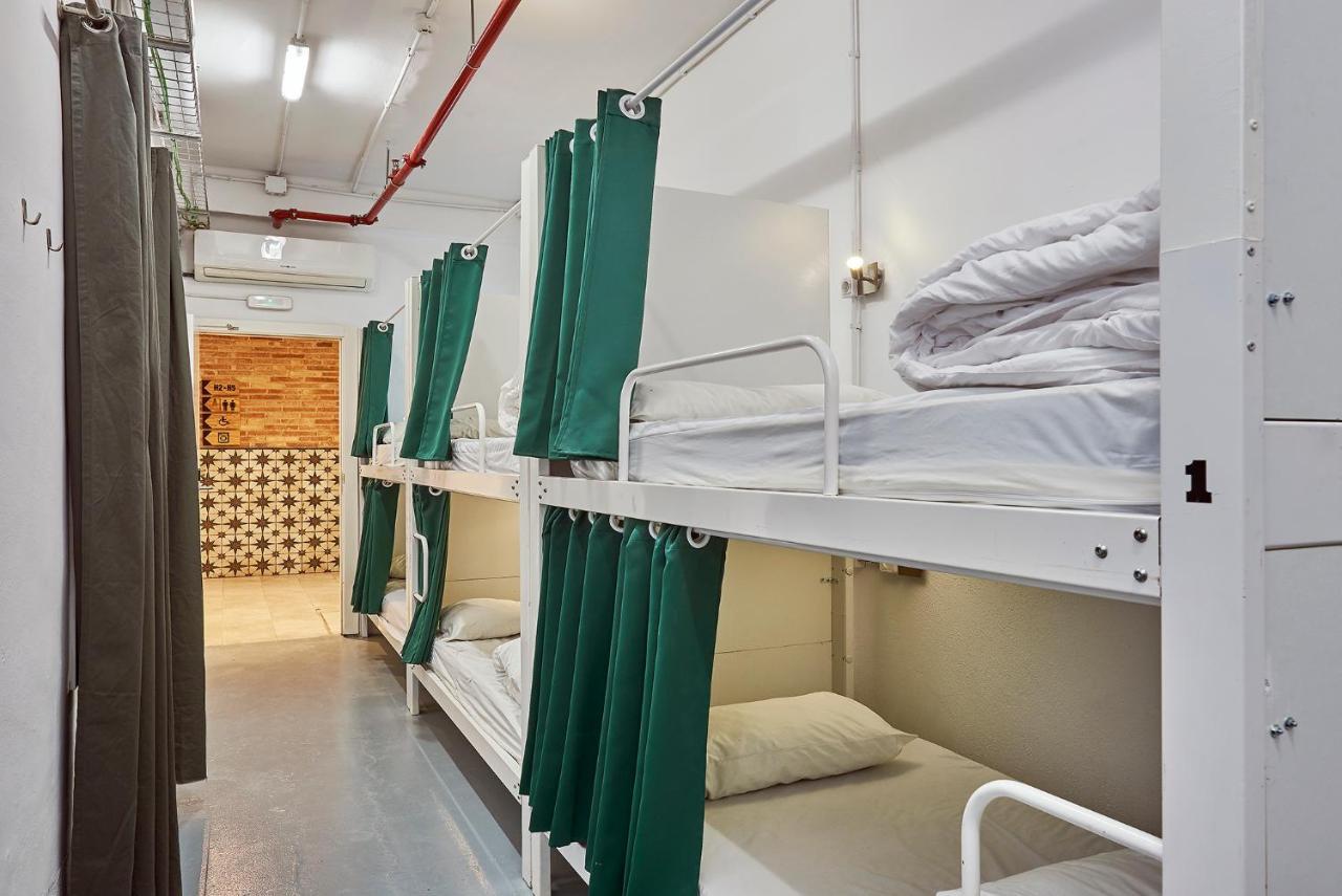 Hola Hostal Collblanc Оспиталет-де-Льобрегат Экстерьер фото