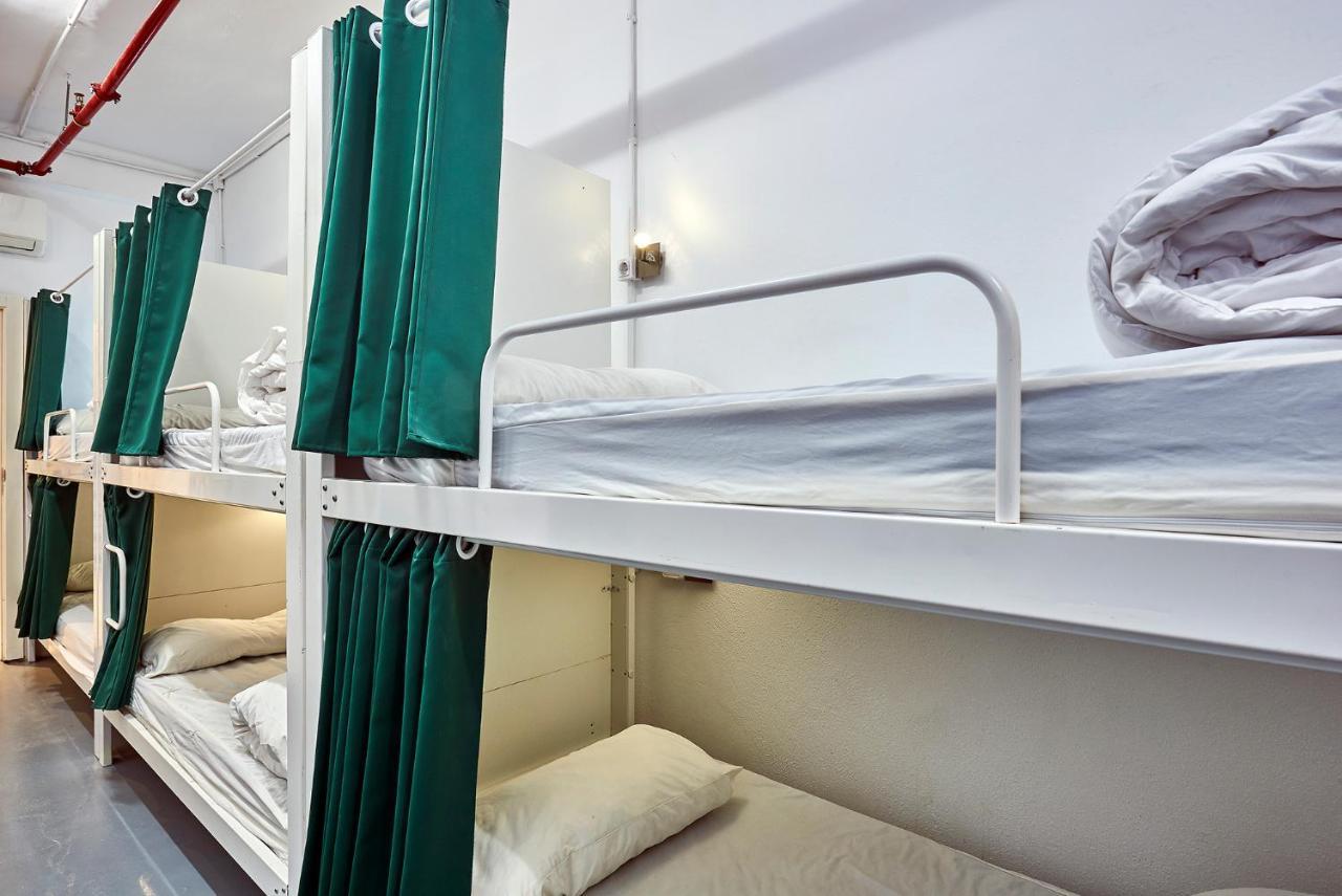Hola Hostal Collblanc Оспиталет-де-Льобрегат Экстерьер фото