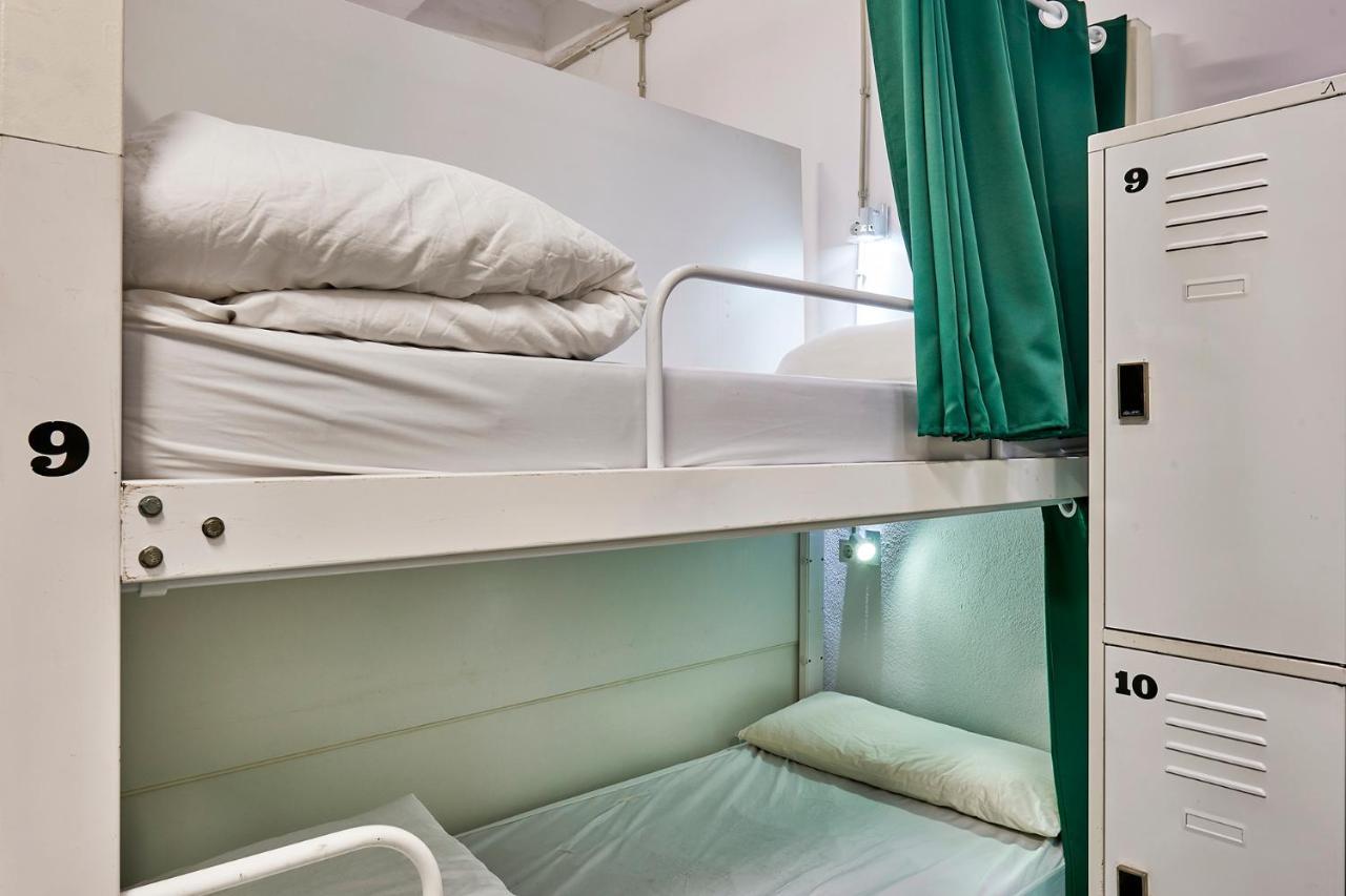 Hola Hostal Collblanc Оспиталет-де-Льобрегат Экстерьер фото