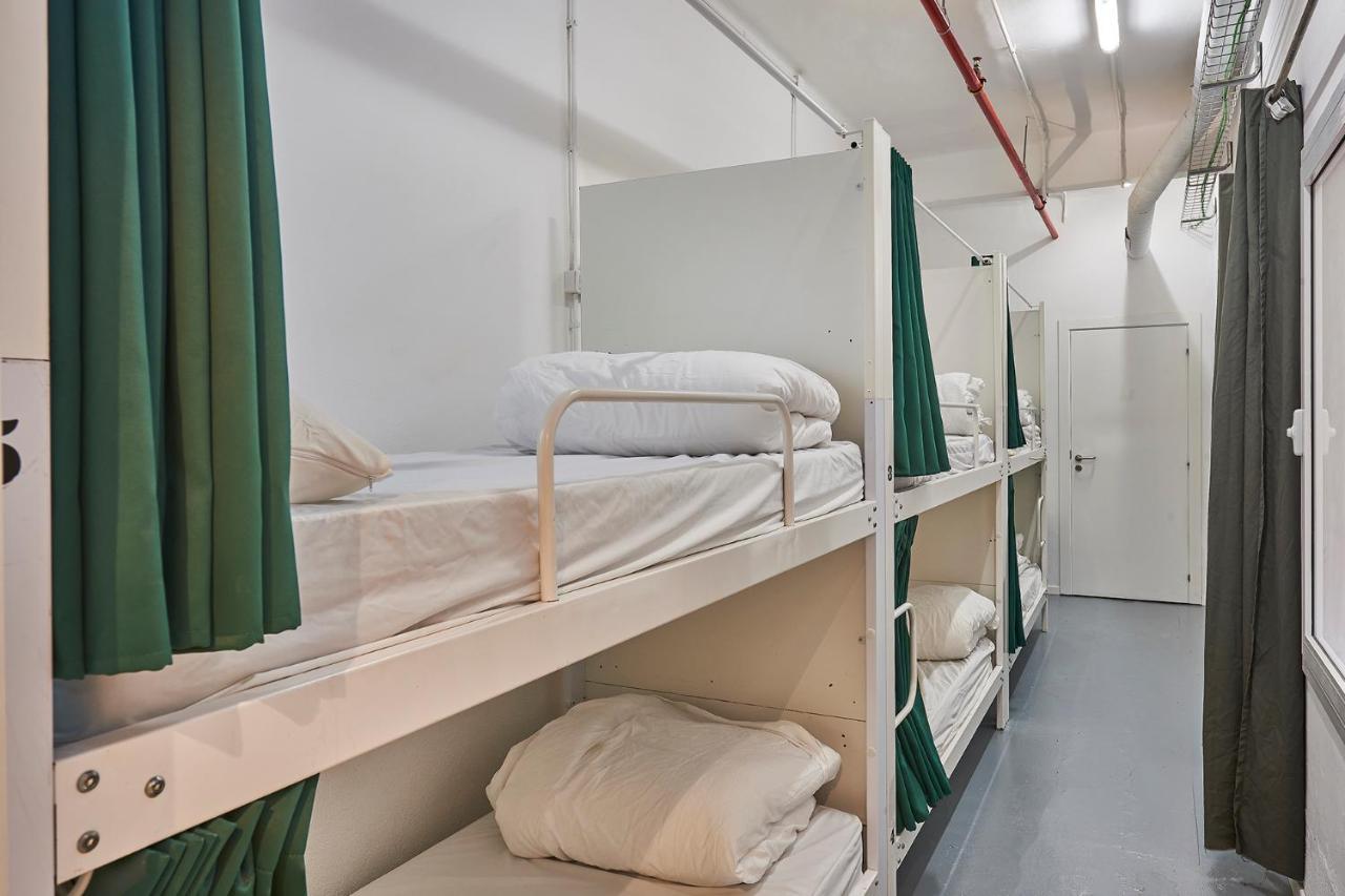 Hola Hostal Collblanc Оспиталет-де-Льобрегат Экстерьер фото