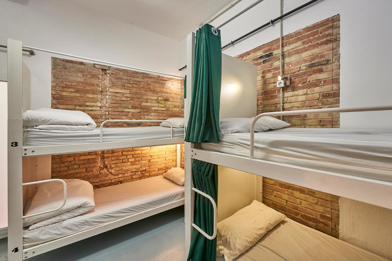 Hola Hostal Collblanc Оспиталет-де-Льобрегат Экстерьер фото