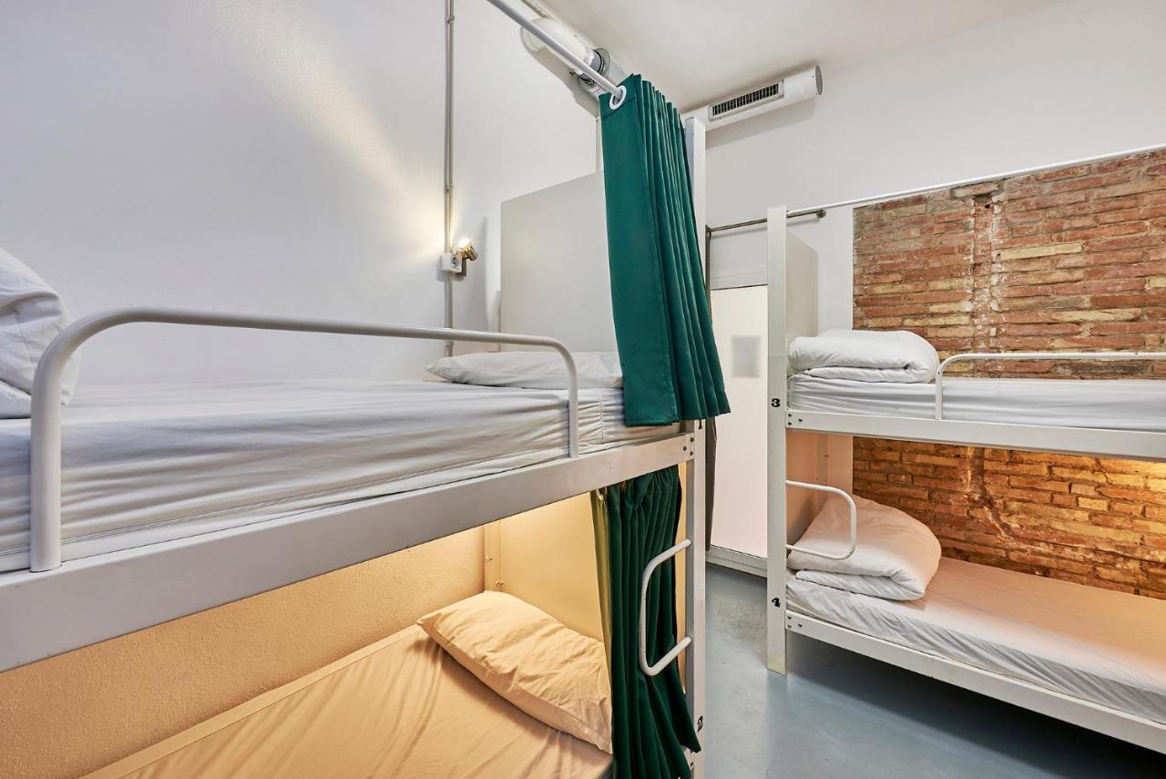 Hola Hostal Collblanc Оспиталет-де-Льобрегат Экстерьер фото
