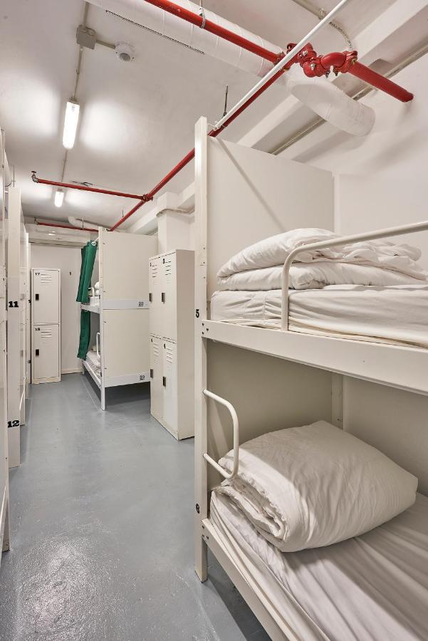 Hola Hostal Collblanc Оспиталет-де-Льобрегат Экстерьер фото