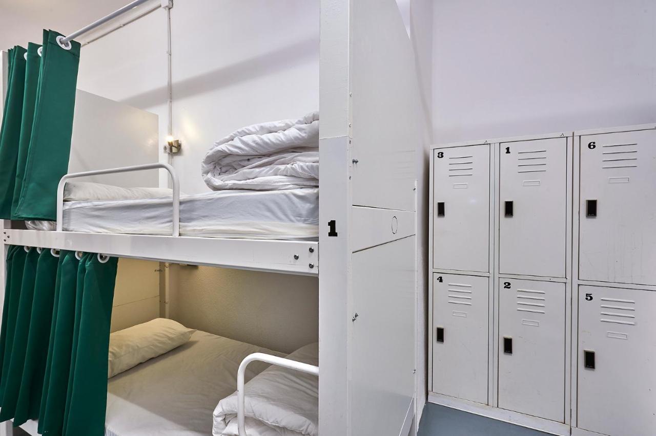 Hola Hostal Collblanc Оспиталет-де-Льобрегат Экстерьер фото