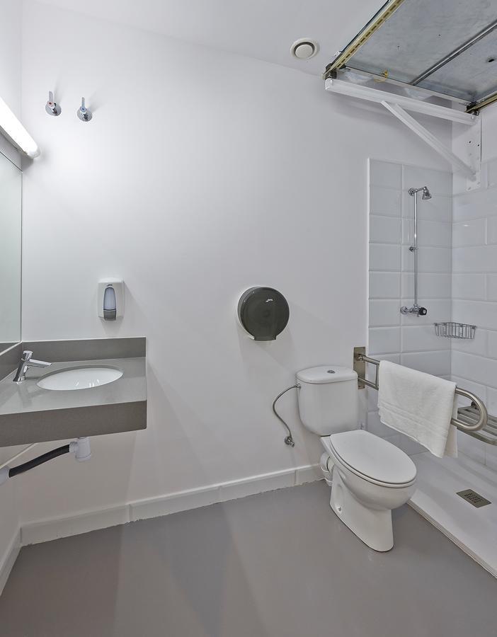 Hola Hostal Collblanc Оспиталет-де-Льобрегат Экстерьер фото